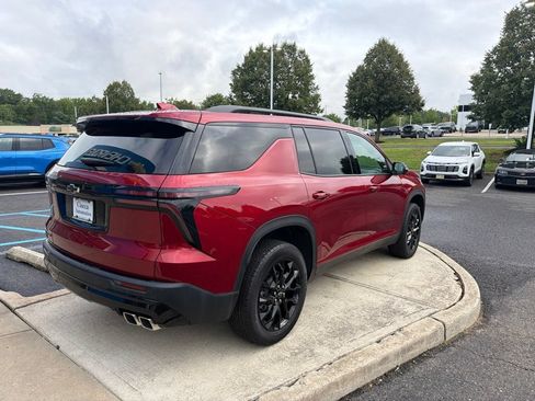 Certified 2025 Chevrolet Traverse LT w/ Midnight/Sport Edition FWD image 3