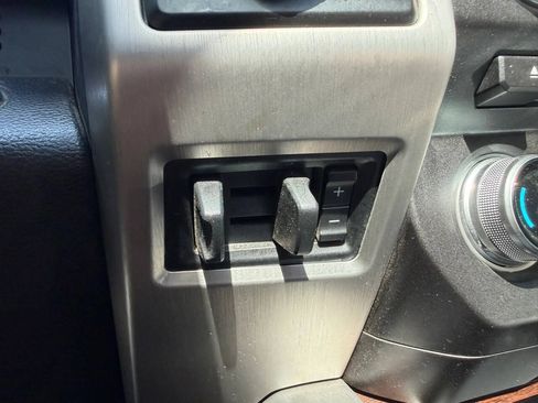 Used 2017 Ford F250 Platinum w/ Platinum Ultimate Package AWD/4WD image 44