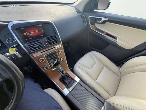 Used 2017 Volvo XC60 T6 Inscription w/ Climate Package image 18