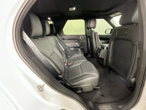 Used 2025 Land Rover Discovery S image 24