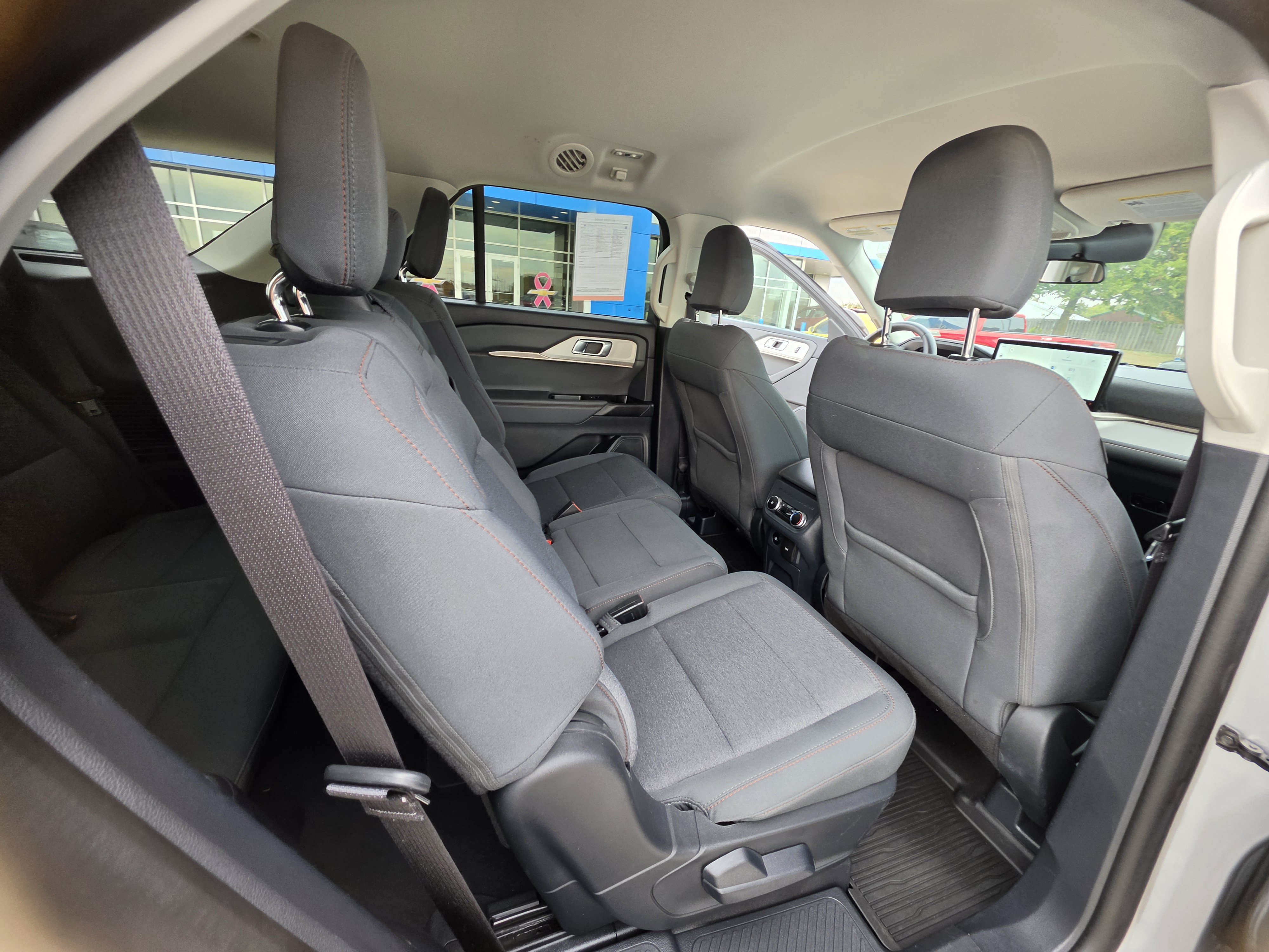 Used 2025 Ford Explorer Active AWD/4WD image 21