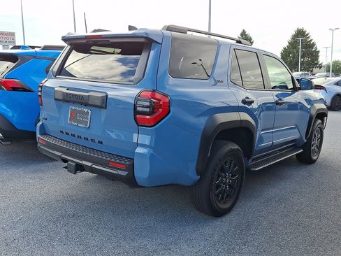 Certified 2025 Toyota 4Runner SR5 AWD/4WD image 4