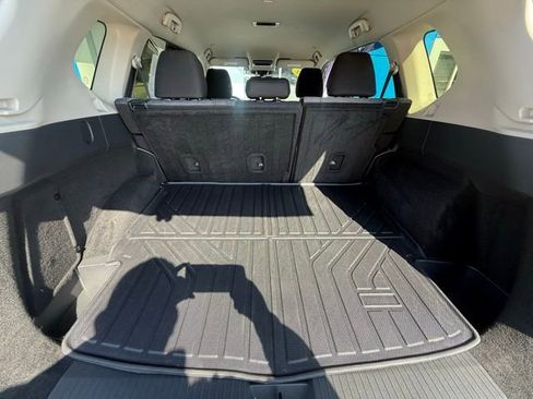 Used 2023 Nissan Rogue SV image 29