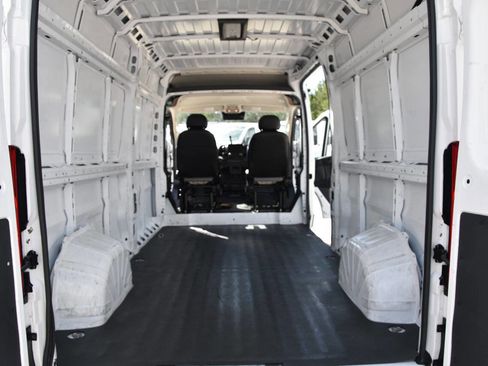 Used 2023 RAM ProMaster 2500 w/ Driver Convenience Group FWD image 13