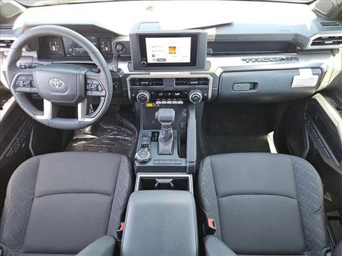 Certified 2025 Toyota Tacoma SR5 AWD/4WD image 22