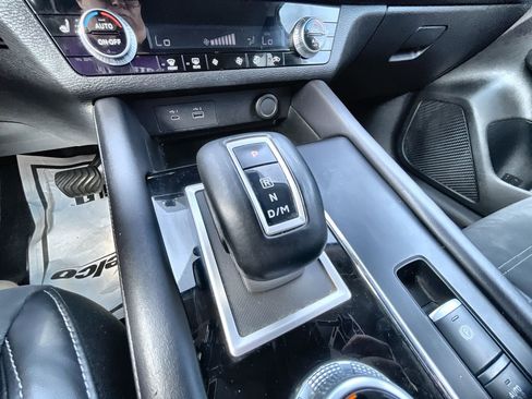 Used 2023 Mitsubishi Outlander SE image 16