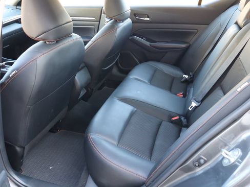 Used 2025 Nissan Altima 2.5 SR FWD image 5