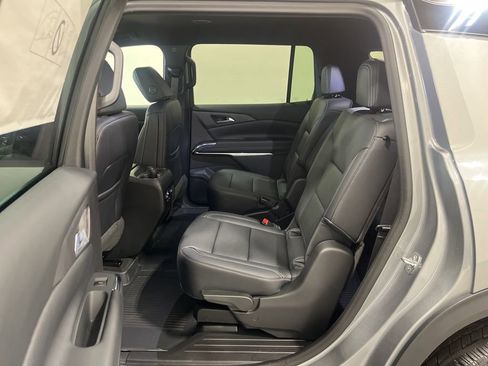 New 2026 Chevrolet Traverse LT w/ Driver Confidence Package AWD/4WD image 32