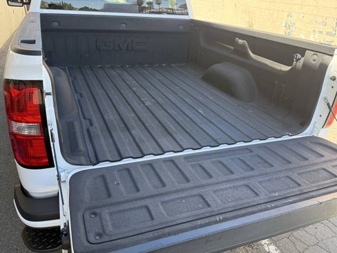 Used 2016 GMC Sierra 2500 SLT w/ Duramax Plus Package AWD/4WD image 9