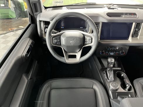 Used 2025 Ford Bronco Outer Banks image 12