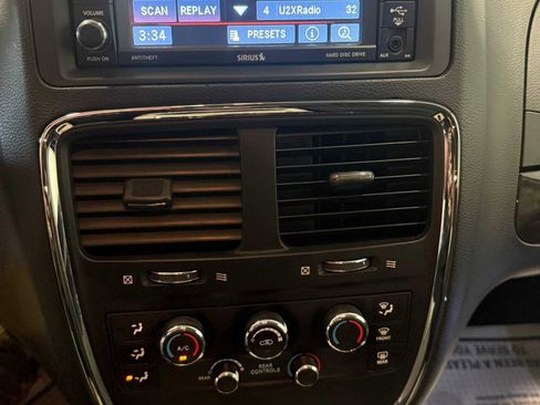 Used 2015 Dodge Grand Caravan SXT FWD image 32