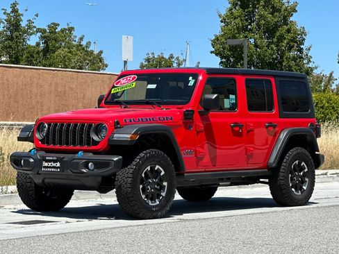 Used 2025 Jeep Wrangler Unlimited Rubicon 4xe w/ Convenience Group AWD/4WD image 8