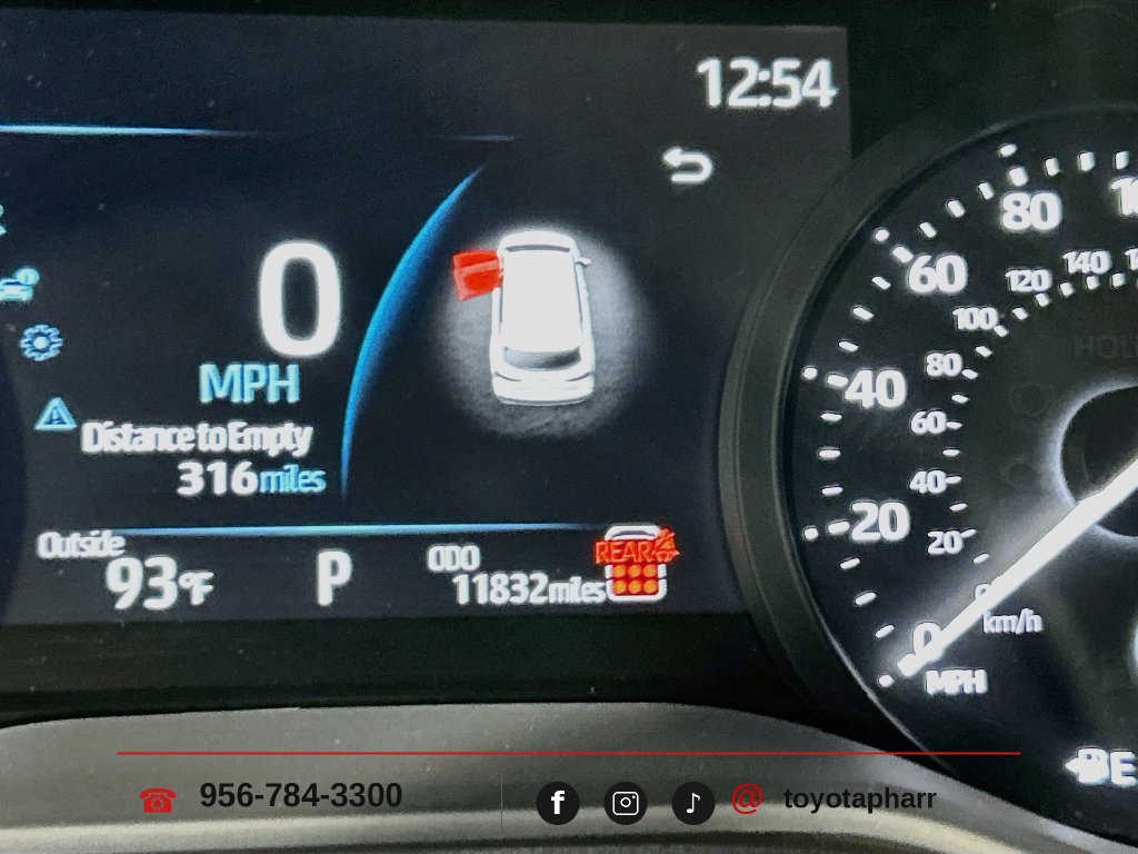Used 2025 Toyota Sienna LE FWD image 28