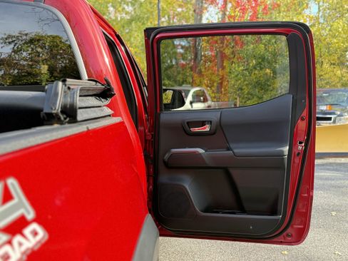 Used 2019 Toyota Tacoma TRD Off-Road image 33