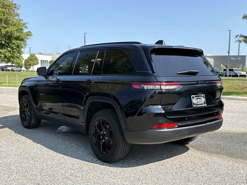 Used 2024 Jeep Grand Cherokee Altitude AWD/4WD image 5