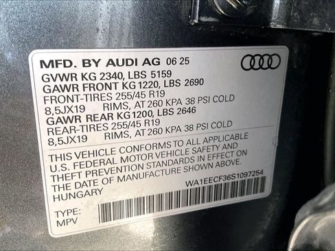 Used 2025 Audi Q3 2.0T Premium Plus w/ Premium Plus Package AWD/4WD image 34