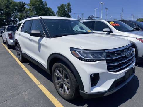 Used 2026 Ford Explorer Active w/ Active Comfort Package AWD/4WD image 4