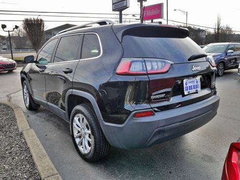 Used 2019 Jeep Cherokee Latitude w/ Cold Weather Group image 13