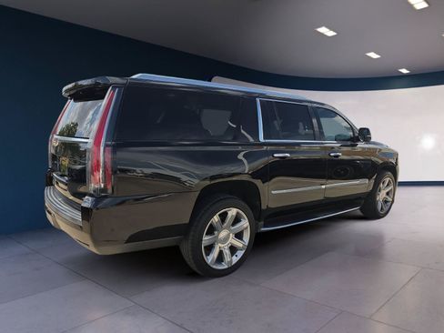 Used 2018 Cadillac Escalade ESV Luxury RWD image 5