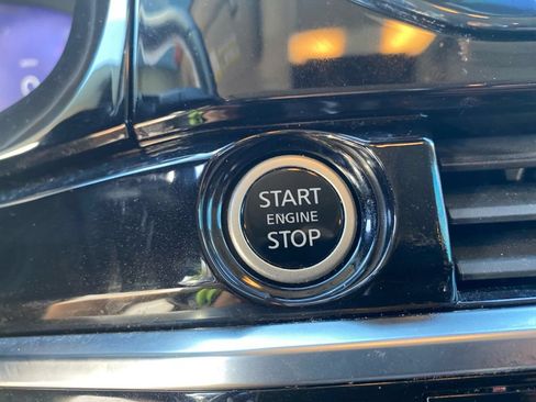 Used 2023 Nissan Pathfinder Platinum FWD image 18