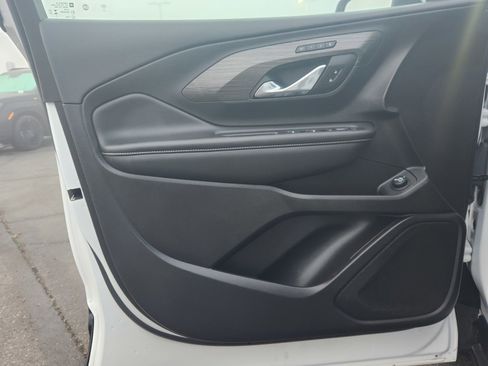 Used 2024 GMC Terrain SLT image 46