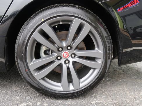 Used 2019 Jaguar XJ R-Sport image 57