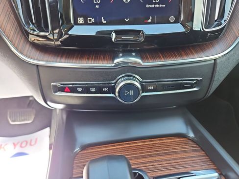 Used 2023 Volvo XC60 B5 Plus AWD/4WD image 18