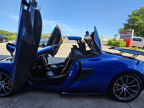 Used 2019 McLaren 570S Spider image 26