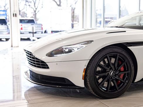 Used 2018 Aston Martin DB11 V12 image 4