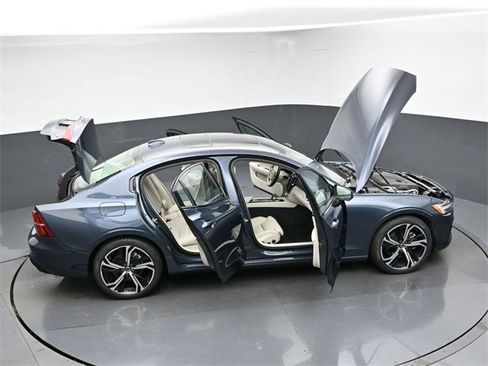 Used 2024 Volvo S60 B5 Ultimate image 45