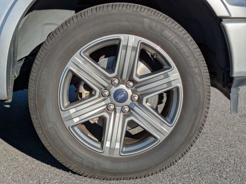 Used 2018 Ford F150 XLT w/ Equipment Group 302A Luxury image 10