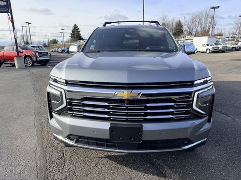 New 2026 Chevrolet Suburban Premier image 2