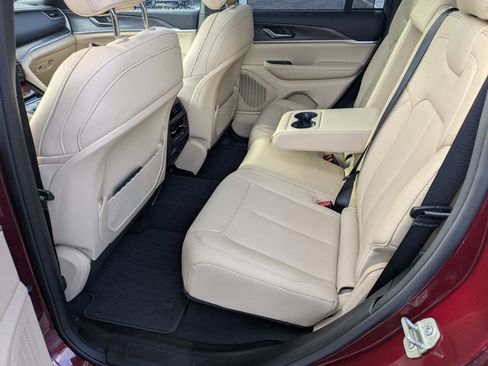 Certified 2024 Jeep Grand Cherokee Limited w/ Luxury Tech Group II image 30