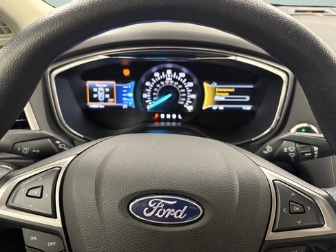 Used 2020 Ford Fusion SE image 24