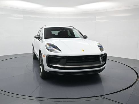 Certified 2026 Porsche Macan Turbo AWD/4WD image 33