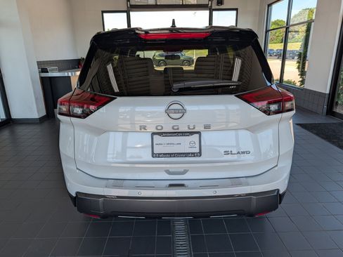 Used 2025 Nissan Rogue SL w/ SL Premium Package AWD/4WD image 3