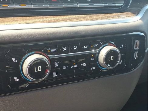 Used 2025 Chevrolet Silverado 1500 LT AWD/4WD image 8