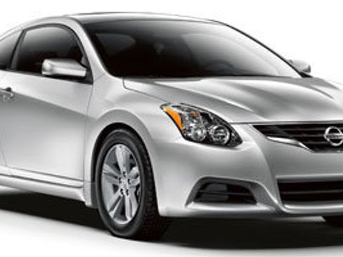 Used 2010 Nissan Altima 2.5 S w/ Premium Pkg FWD image 1