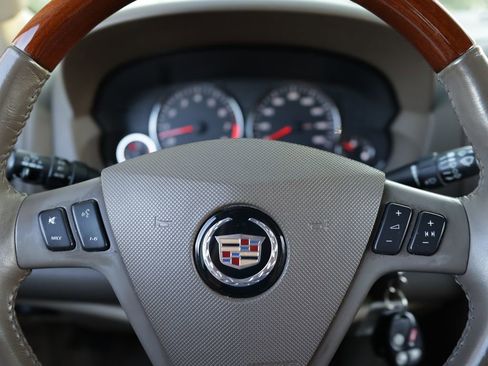 Used 2006 Cadillac SRX w/ Seating Package image 11