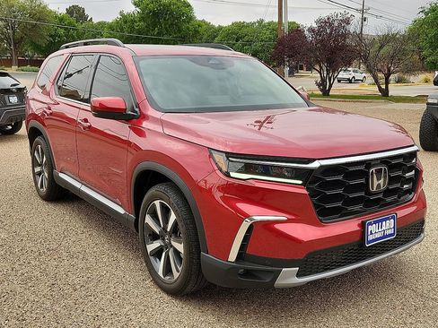 Used 2025 Honda Pilot Touring image 4