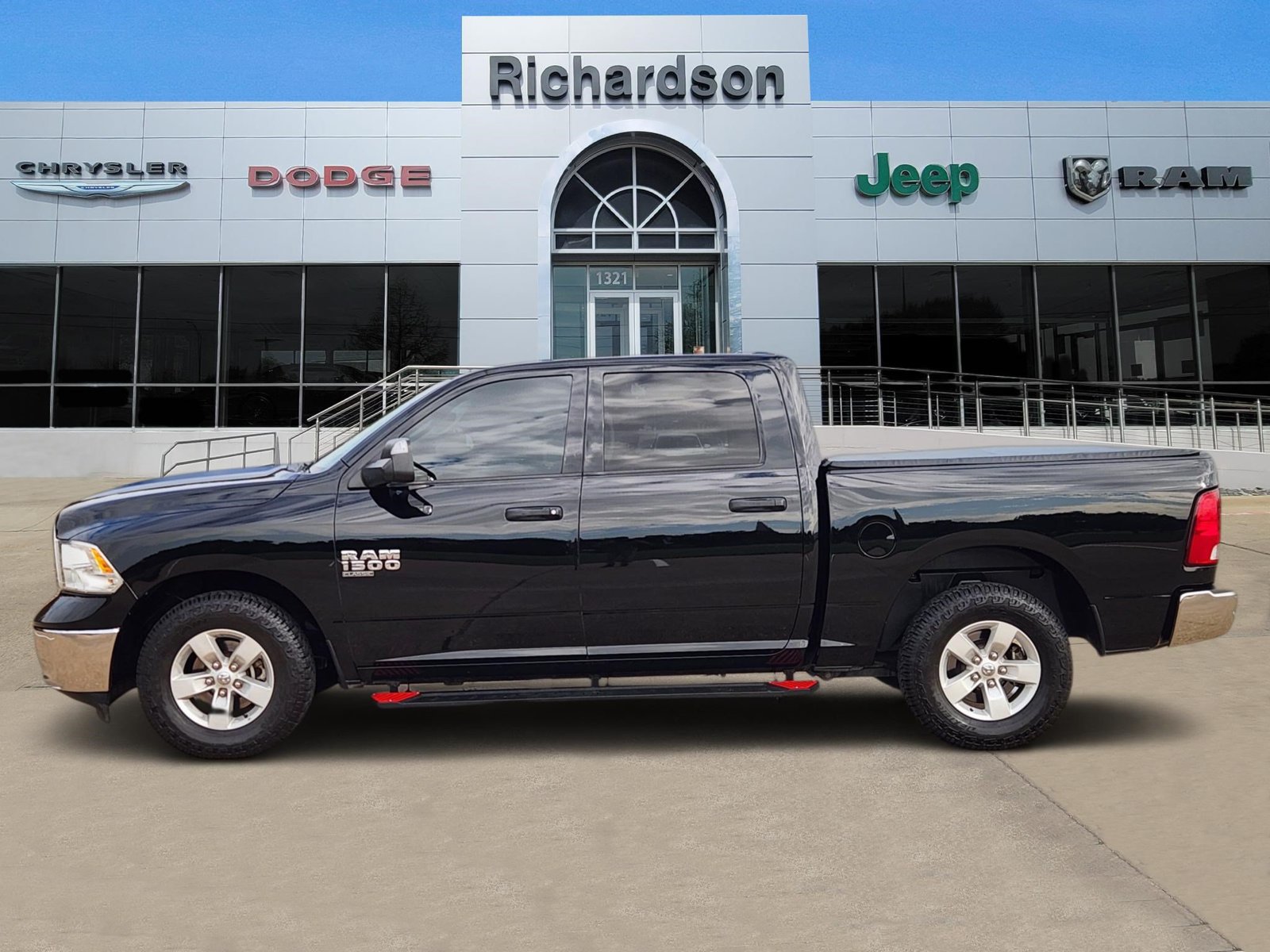Used 2022 RAM 1500 Classic SLT w/ Trailer & Traction Group RWD image 3