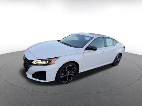 Used 2025 Nissan Altima 2.5 SR image 8