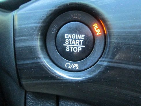 Used 2019 Jeep Grand Cherokee Altitude image 23