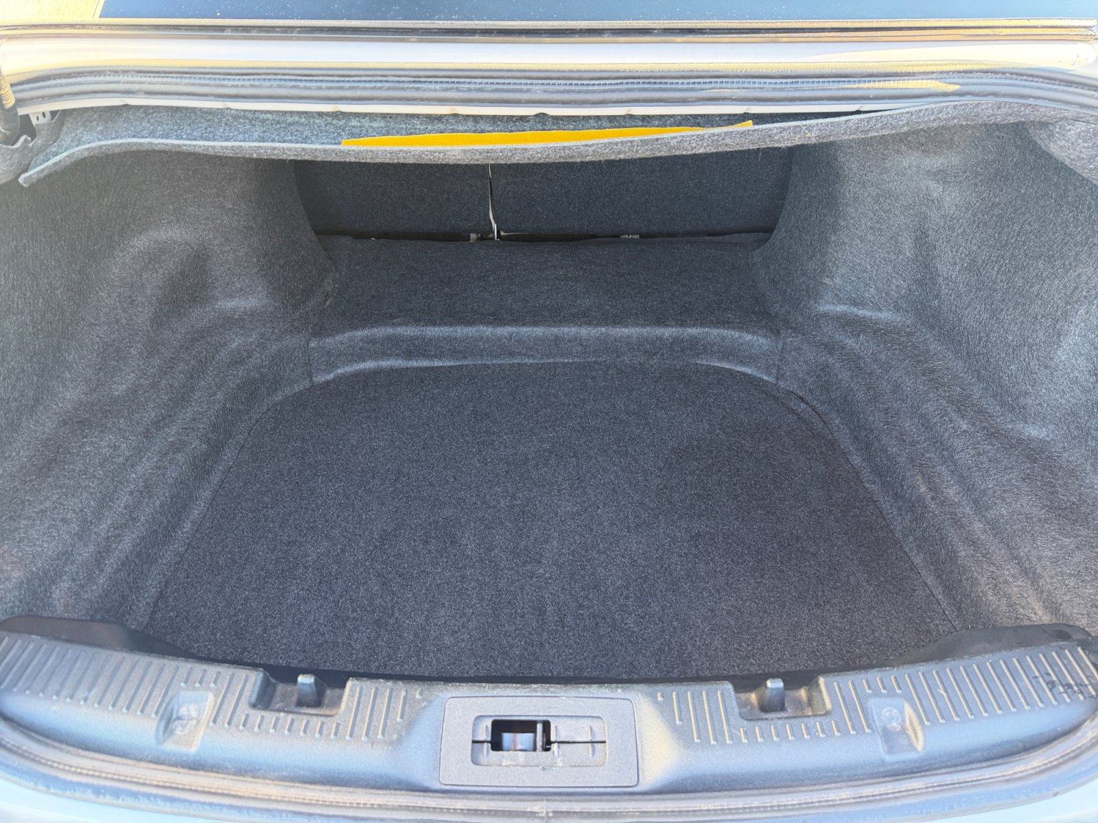 Used 2018 Ford Taurus SEL w/ Equipment Group 201A FWD image 29
