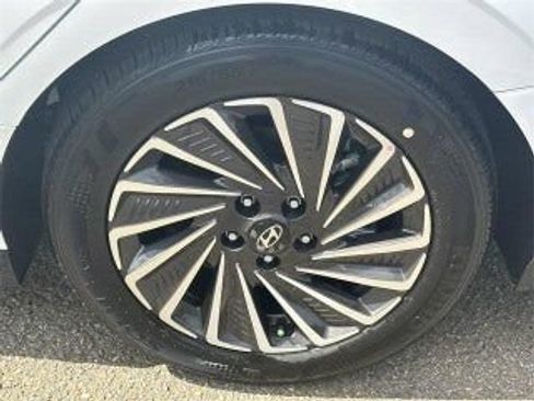 Used 2025 Hyundai Sonata SEL FWD image 19