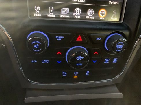 Used 2014 Jeep Grand Cherokee Limited w/ Luxury Group II image 21