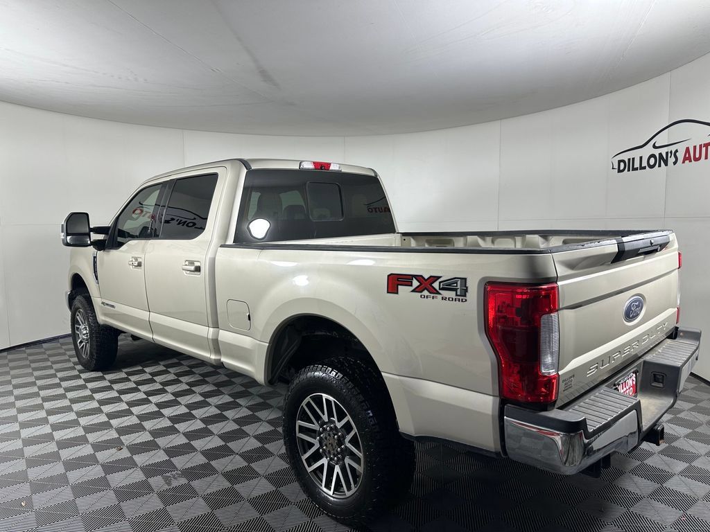 Used 2017 Ford F250 Lariat w/ Lariat Ultimate Package AWD/4WD image 4