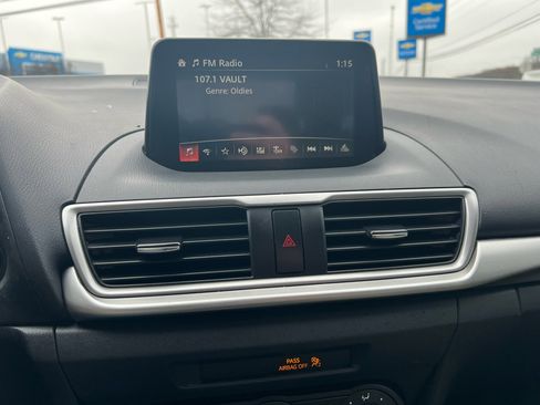 Used 2018 MAZDA MAZDA3 Sport image 42