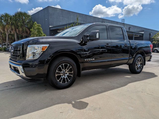 Used 2024 Nissan Titan SV w/ SV Convenience Package RWD image 9