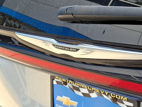 Used 2023 Chrysler Pacifica Touring-L FWD image 29